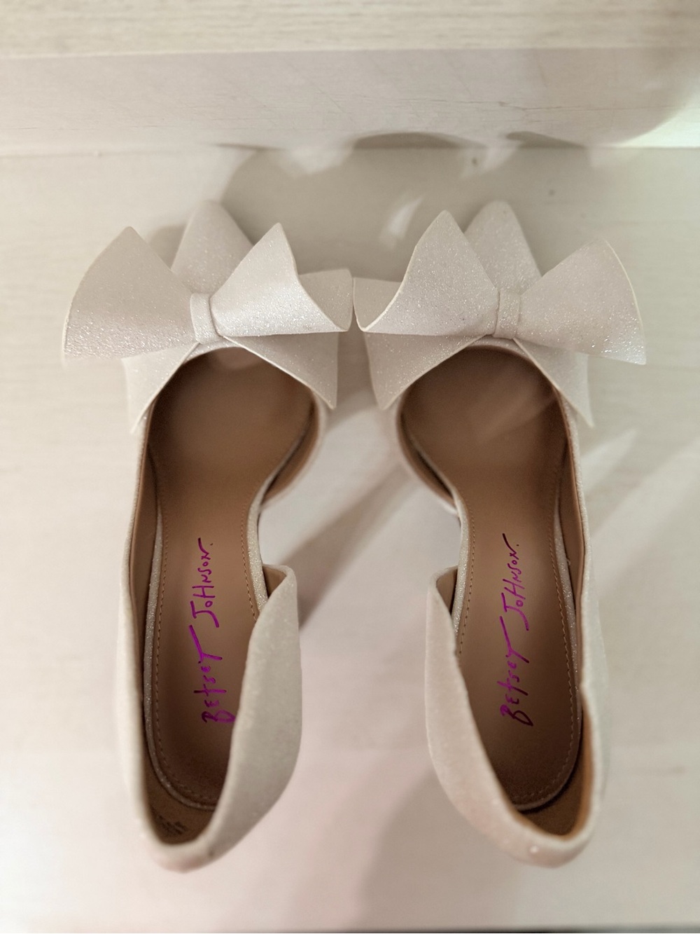 Betsey Johnson White Glitter Bow Pointed Toe Heels - Picture 7 of 8